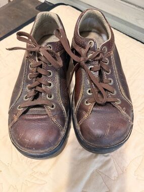 VTG-Doc Martens-Men's Brown Leather Lace-Up Casual Shoes.  Mens 8